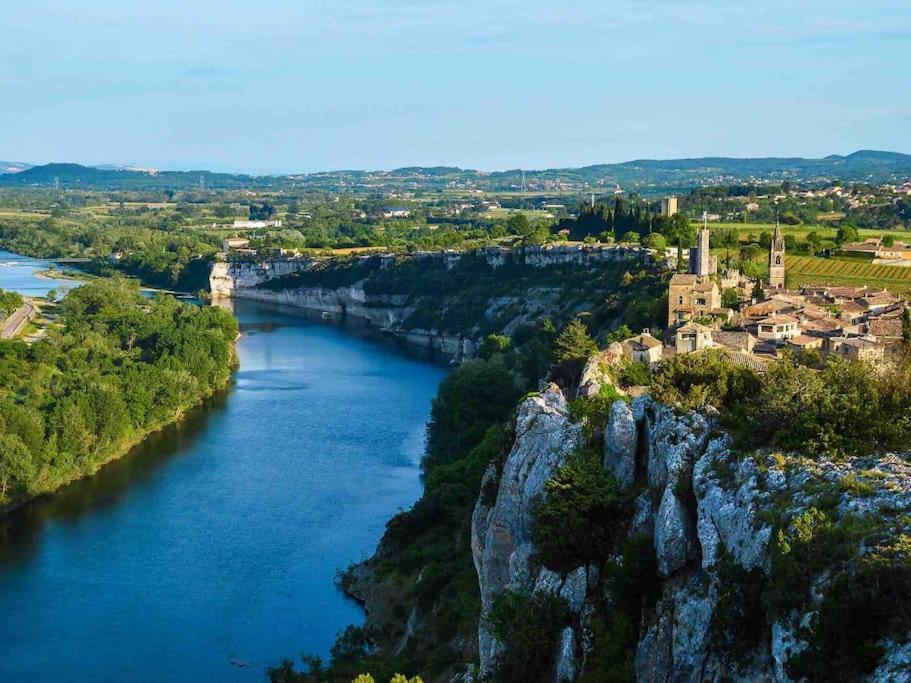 Appartement Neuf Avec Spa Saint-Martin-dʼArdèche Exterior foto